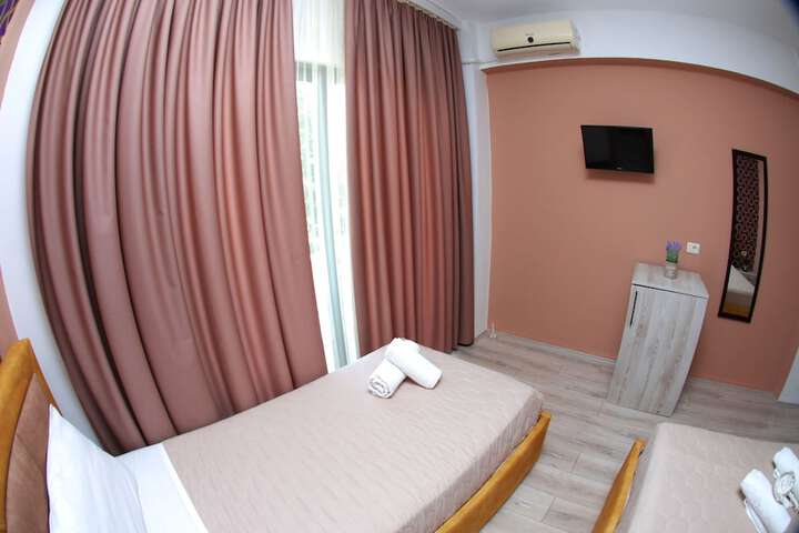 Room 25 of 86