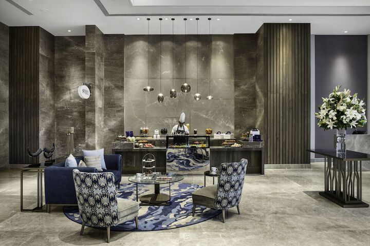 Lobby lounge