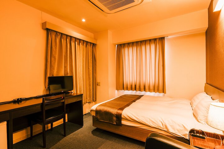 Room 26 of 97