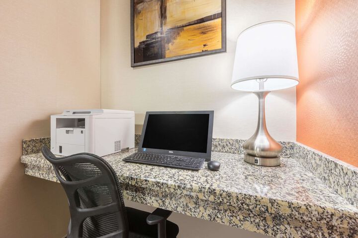 Business Center 15 of 18