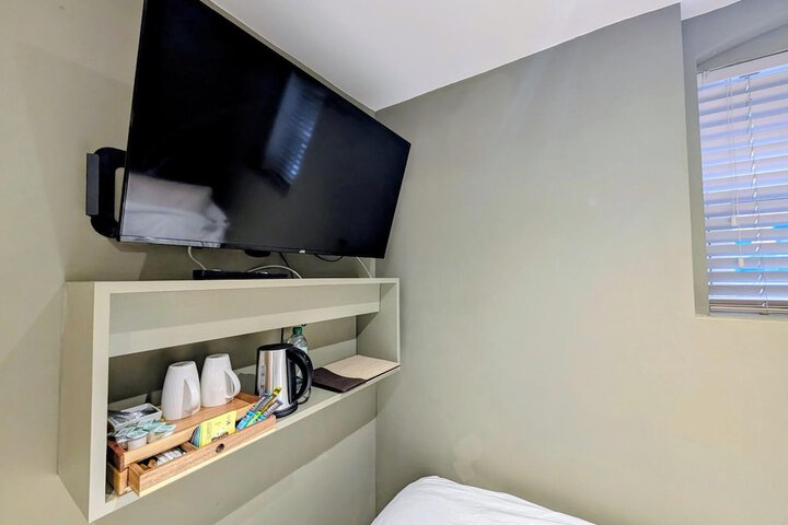 Room 99 of 205