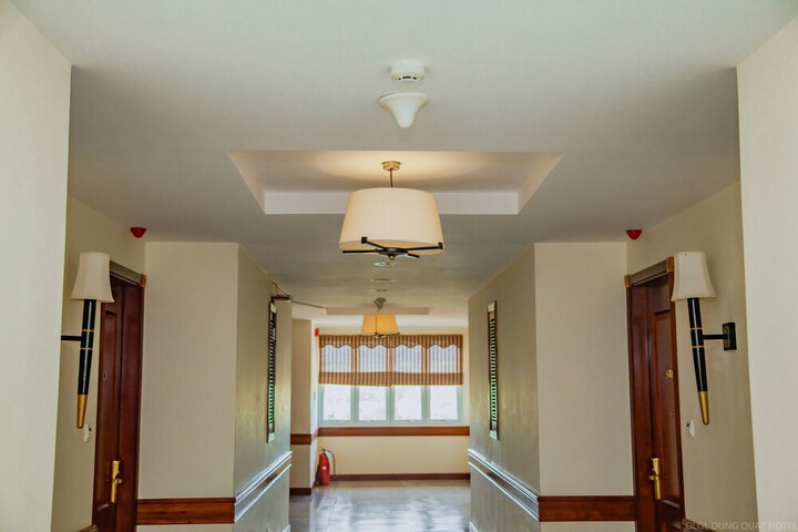Ballroom/Hall 38 of 43