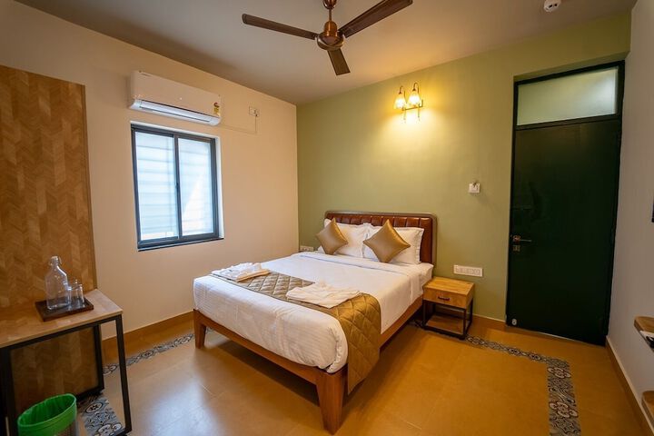 Room 12 of 25
