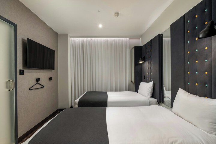 Room 40 of 64
