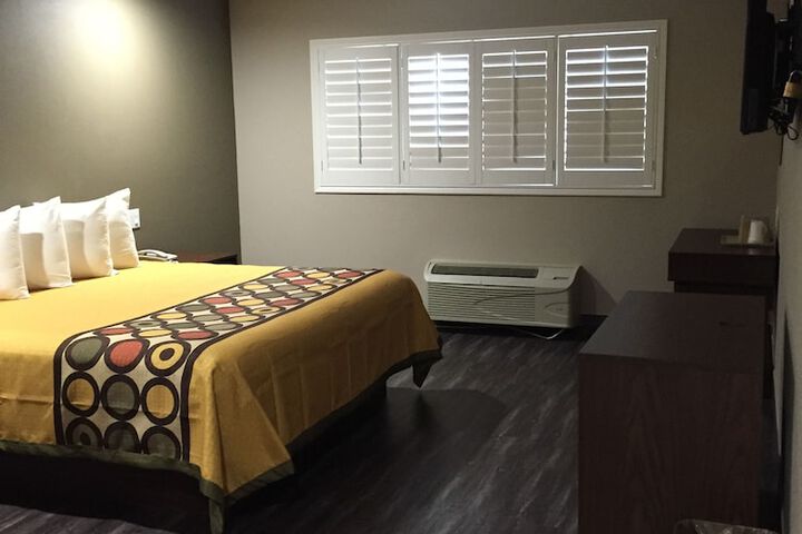 1 King Bed (9 of 20)