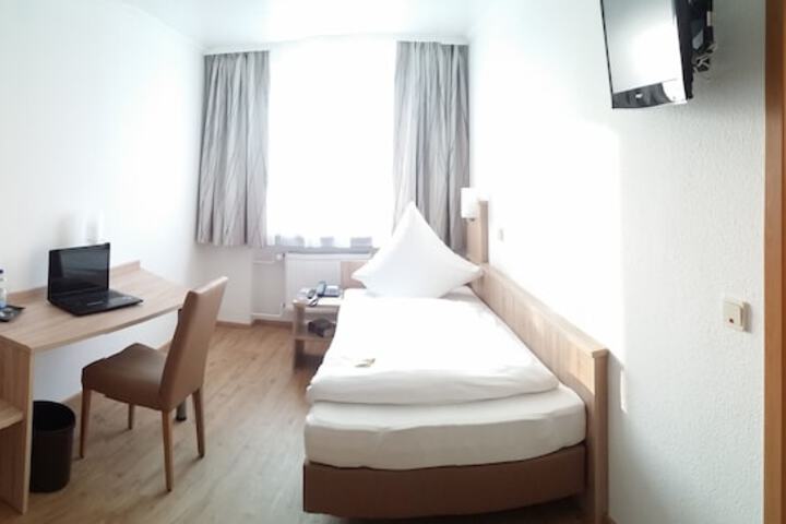 Room 2 of 31