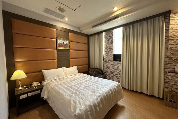 Room 19 of 68