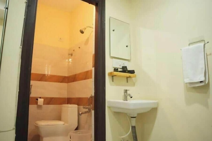 Room 8 of 18