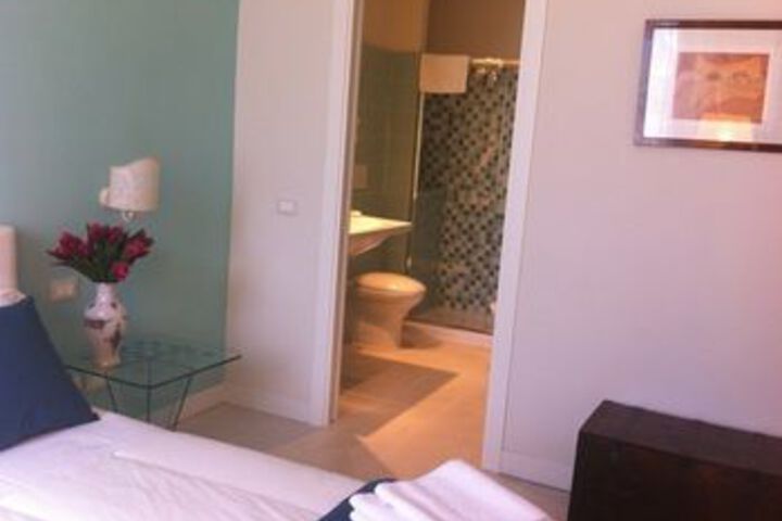 Room 15 of 33
