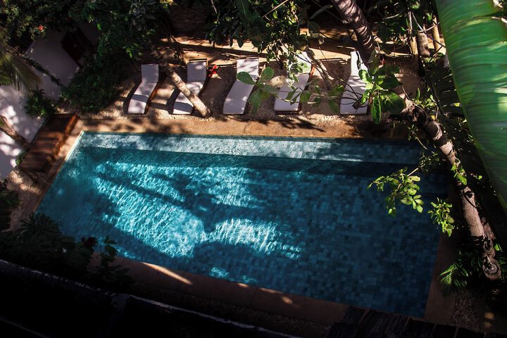 Pool 102 of 190