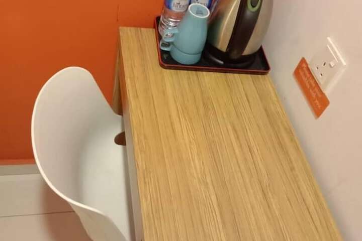 Room 9 of 12