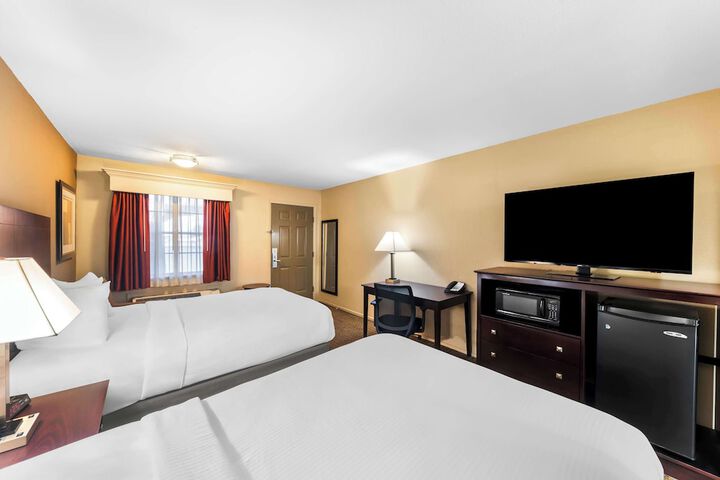 2 Double Beds Microwave and Refrigerator WiFi Full Breakfast (5 of 8)