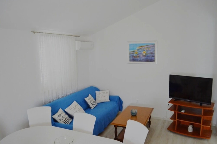 Room 4 of 17