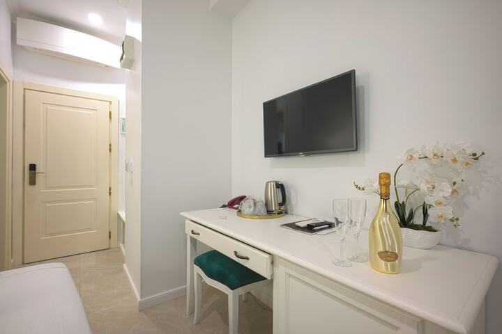 Room 52 of 108