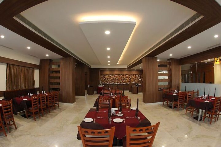 Dining 18 of 22