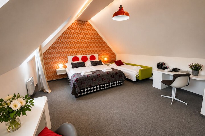 Room 46 of 89