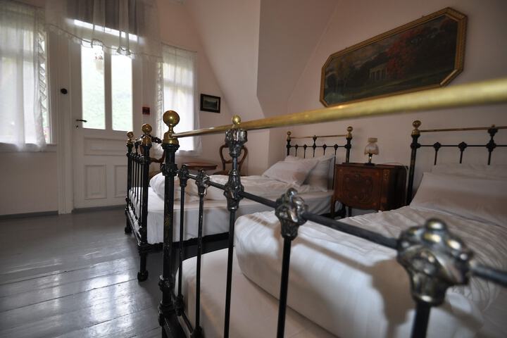 Room 22 of 53