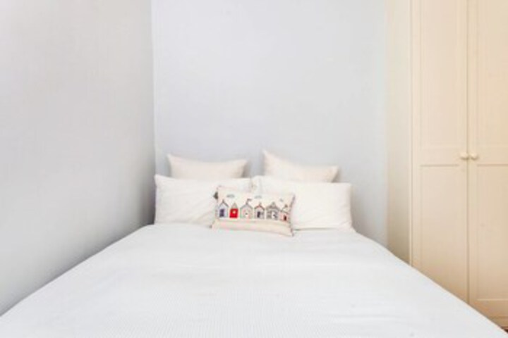 Room 51 of 60