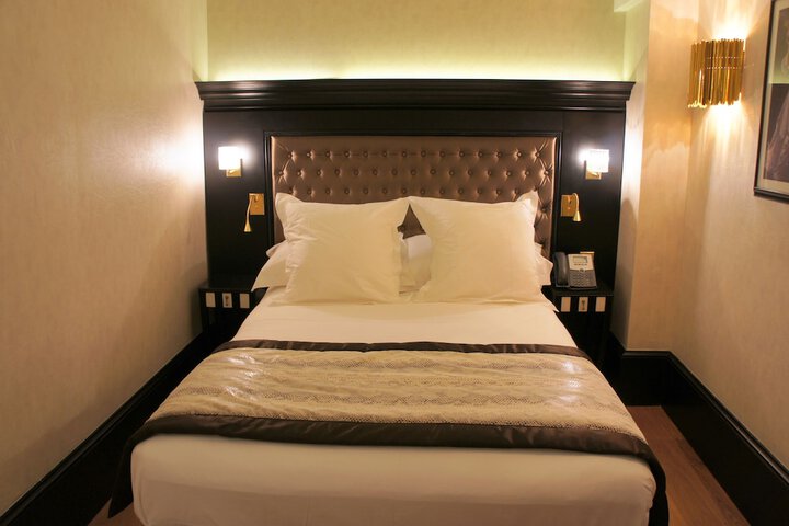 Room 4 of 25