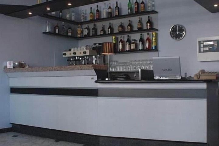 Lounge 10 of 16