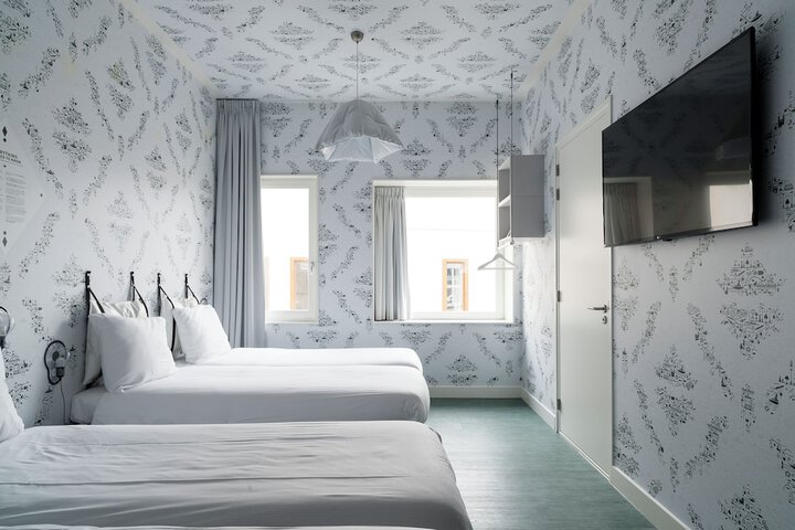 Room 21 of 43