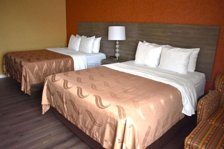 2 Queen Beds (1 of 6)