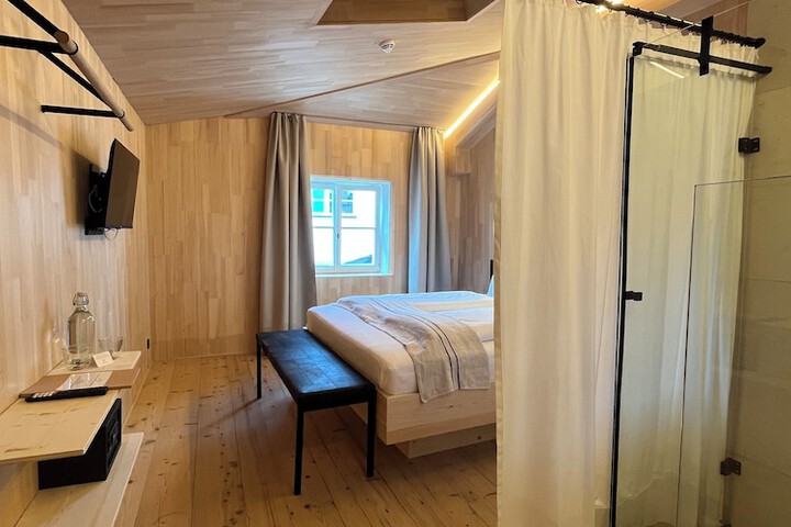 Room 50 of 142