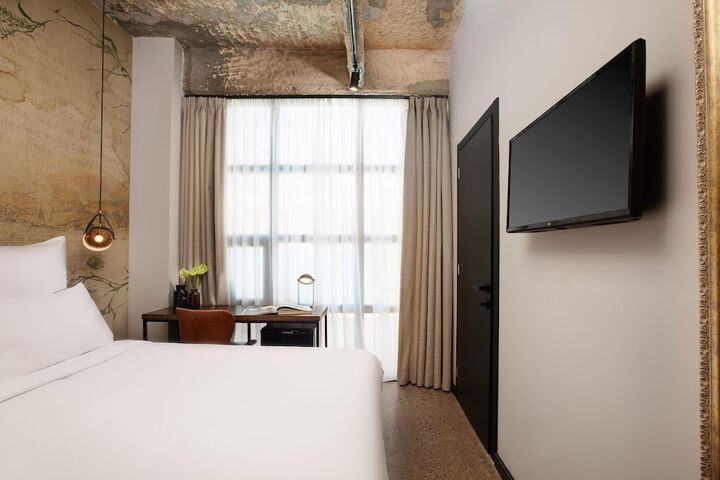 Room 9 of 63