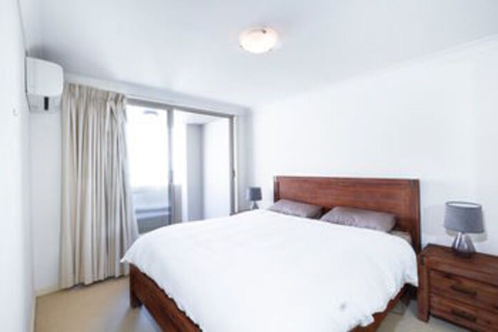 Room 5 of 8
