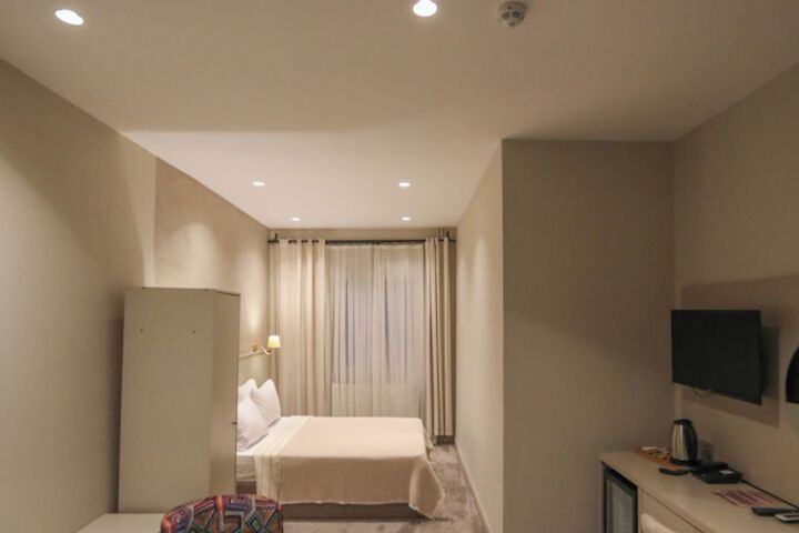 Room 10 of 60