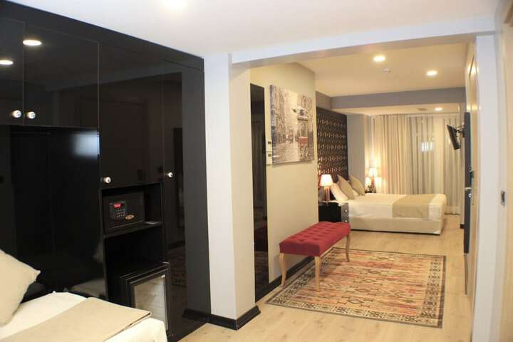 Room 17 of 34