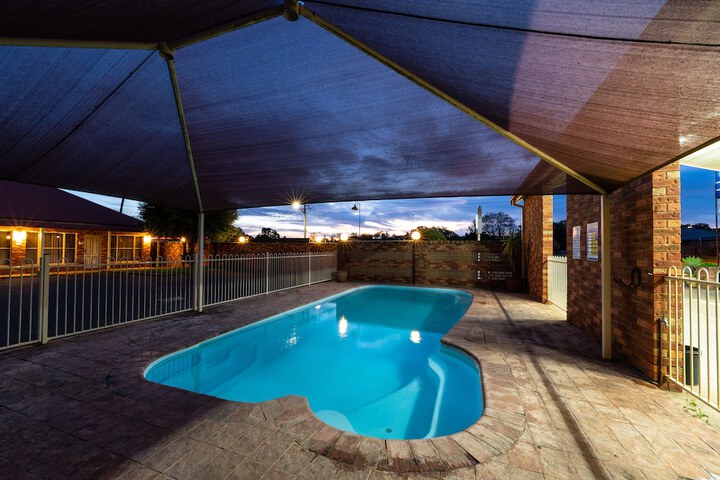 Hotel with Pool