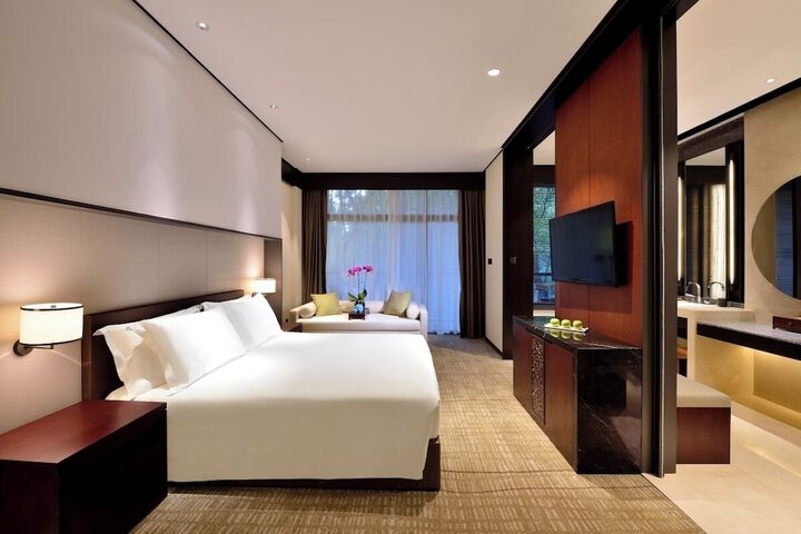 Room 18 of 93