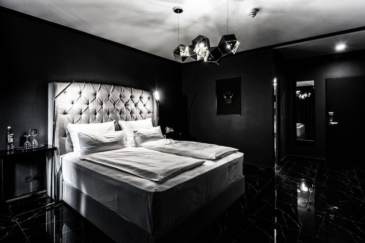 Room 7 of 27