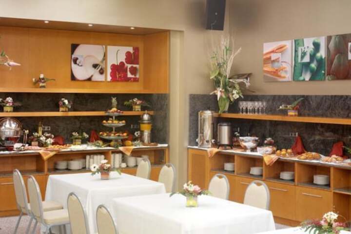 Breakfast/Coffee Service 21 of 35