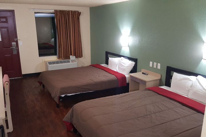 2 Double Beds (1 of 5)