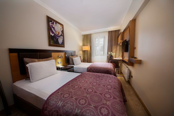 Room 2 of 30