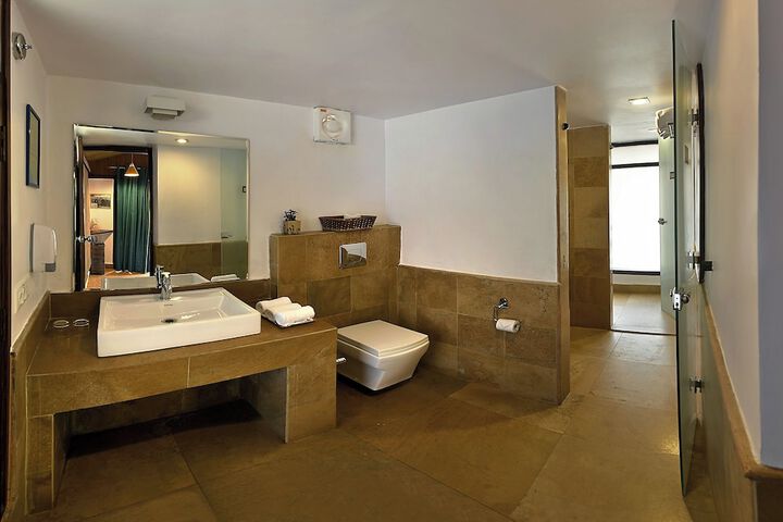 Room 45 of 82