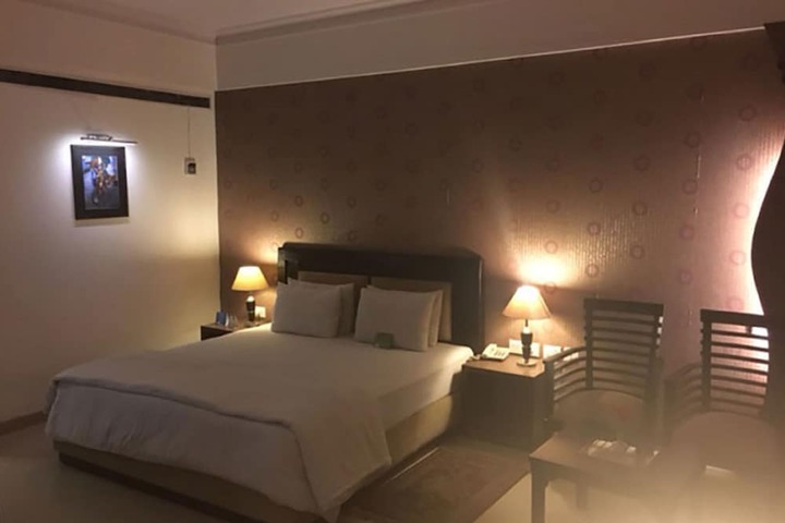 Room 8 of 40