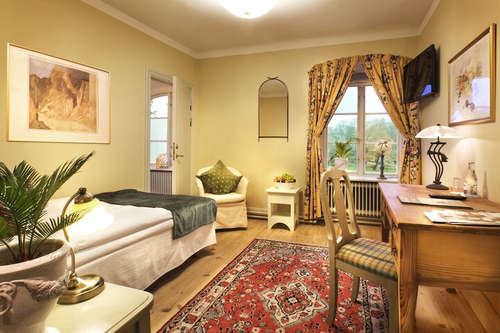 Room 4 of 36