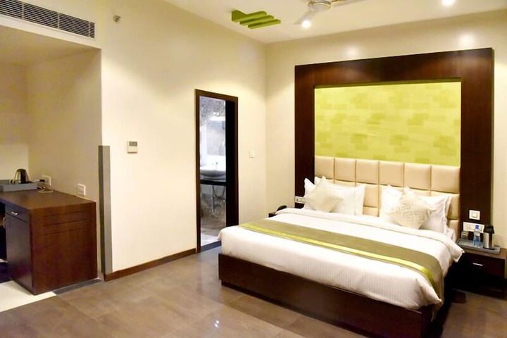 Room 12 of 39
