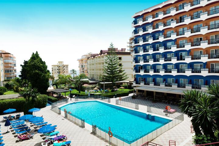 Hotel Pool