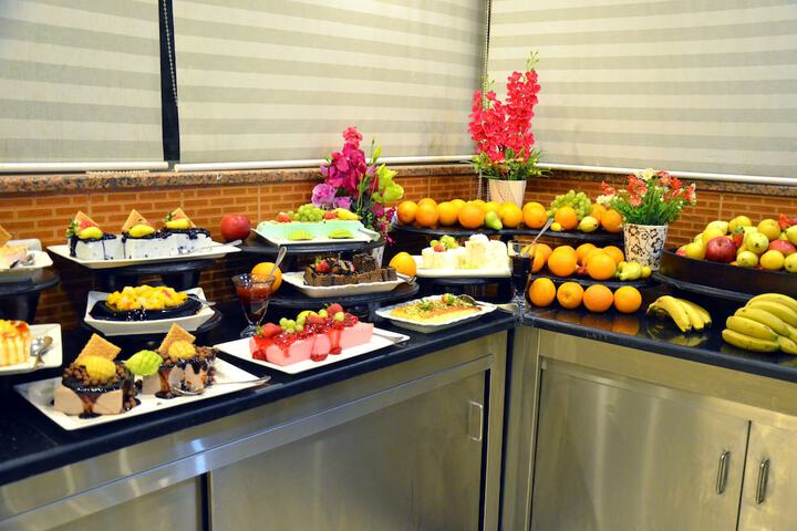 Dining 82 of 110