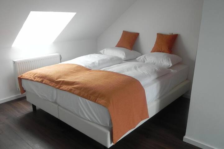 Room 5 of 27
