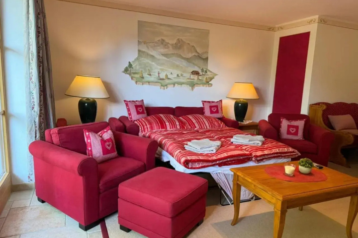 Room 2 of 10