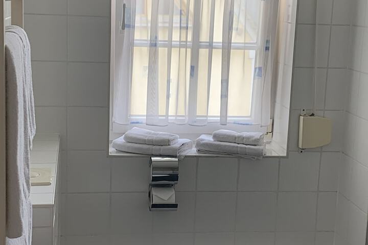 Room 30 of 42