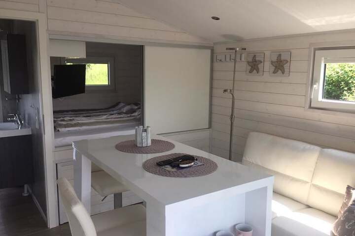 Room 2 of 65