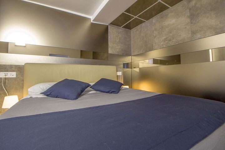 Room 115 of 182