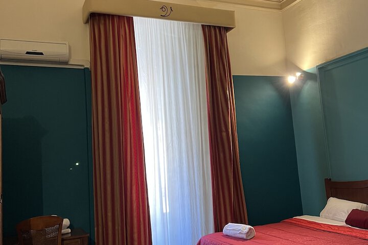 Room 17 of 40