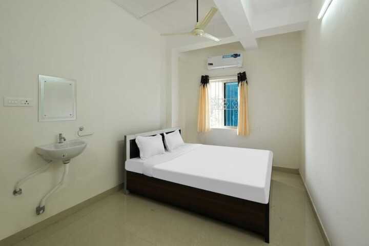Room 5 of 12